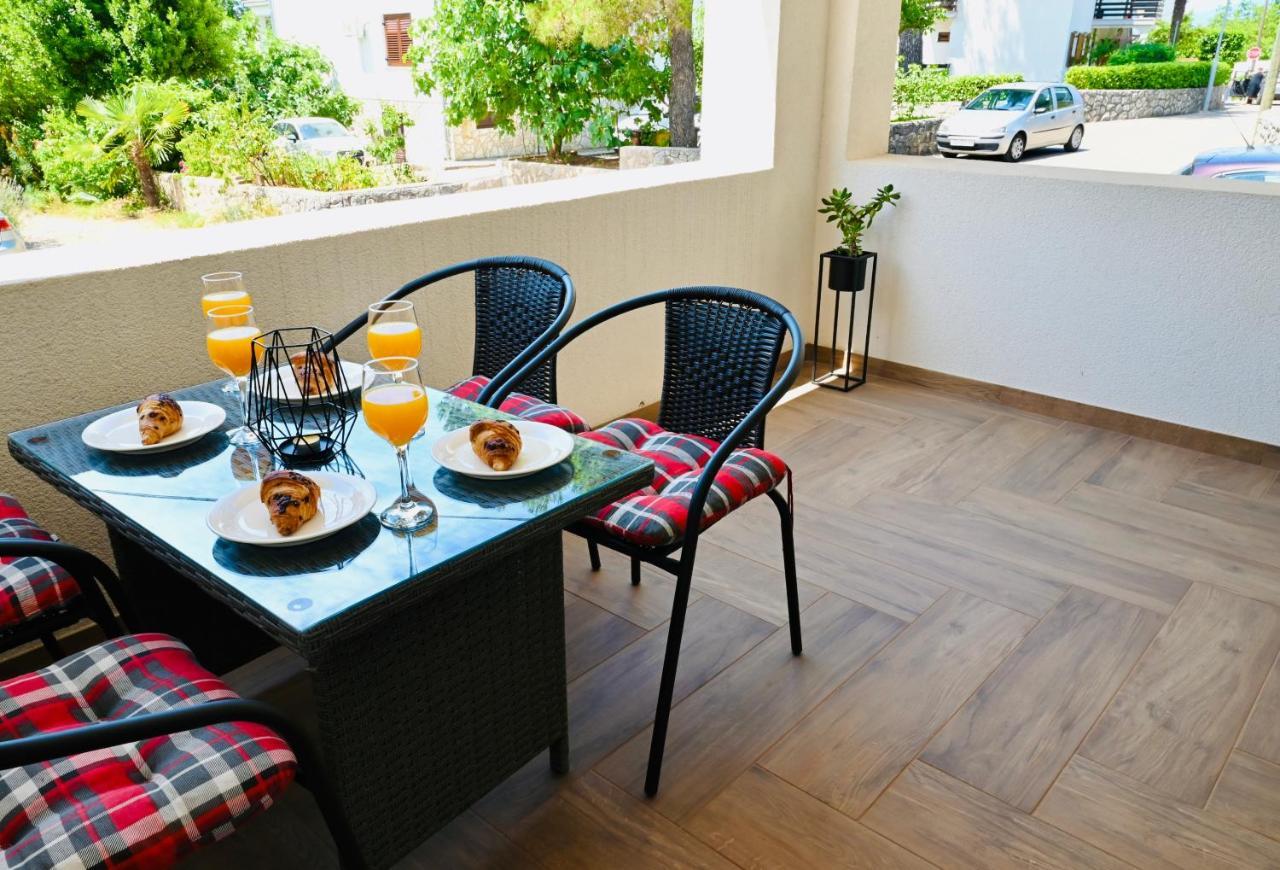Adorable Holiday Apartment Malinska Kültér fotó